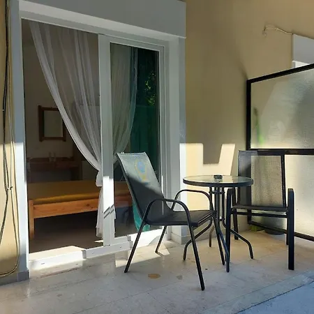 מלון דירות Aurora בניטסס