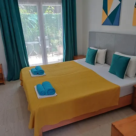 Aurora Apartmanhotel *